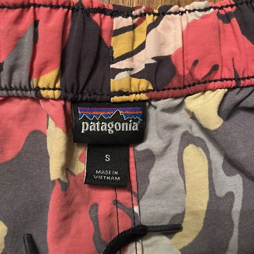 Patagonia Barely Baggie Shorts Floral Cloudbreak Ink Black Size Small